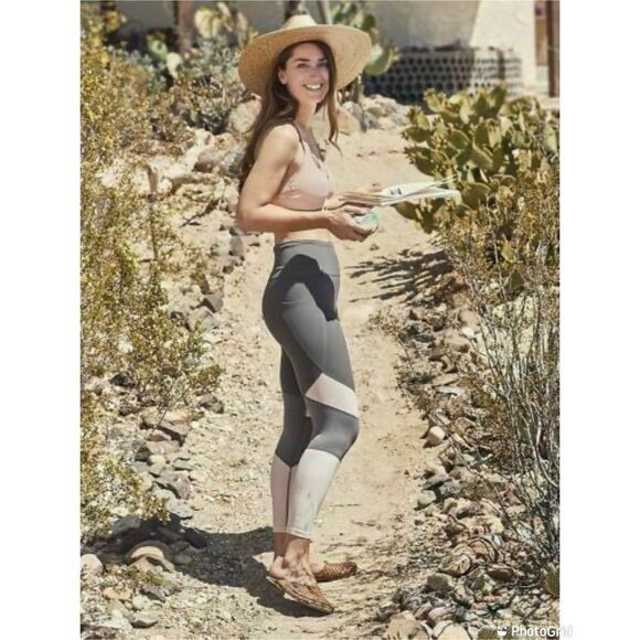 Athleta Powervita Salutation Stash Modblock Tight